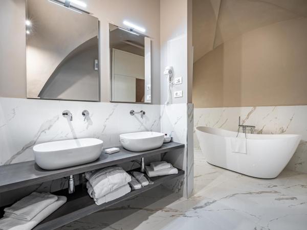 Hotel La Scaletta al Ponte Vecchio : photo 3 de la chambre suite deluxe avec baignoire spa