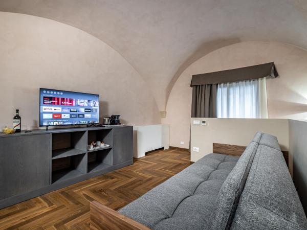 Hotel La Scaletta al Ponte Vecchio : photo 9 de la chambre suite deluxe avec baignoire spa