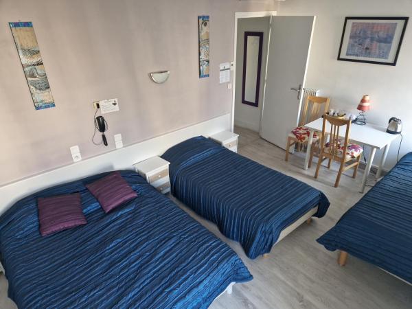 Hôtel du Commerce : photo 2 de la chambre chambre familiale