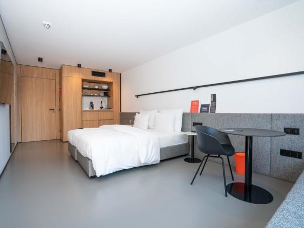 GREFIS Hotel : photo 8 de la chambre studio - accessible aux personnes à mobilité réduite 