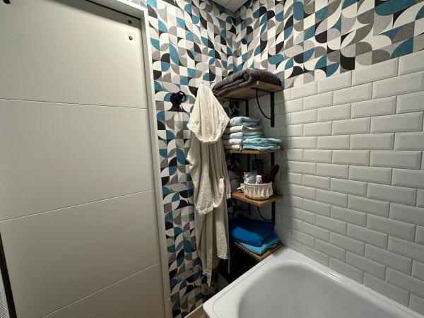Villa les Buissonets : photo 1 de la chambre chambre double avec salle de bains privative