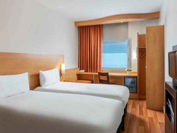 Ibis Izmir Alsancak : photo 1 de la chambre chambre lits jumeaux standard