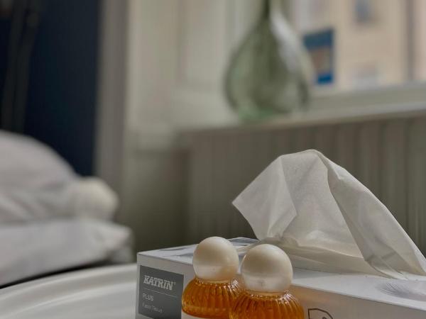 Lilla Brunn : photo 3 de la chambre chambre quadruple avec salle de bains commune