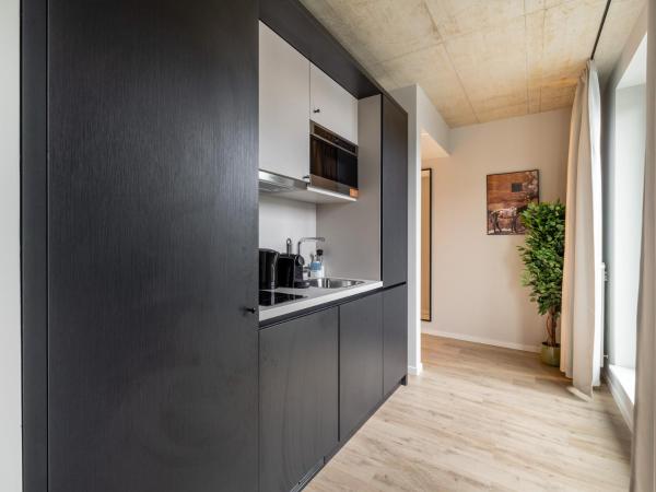 limehome Düsseldorf Stresemannstraße - Digital Access : photo 8 de la chambre suite avec balcon