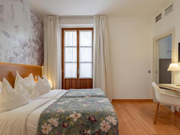 Hotel Párraga Siete : photo 4 de la chambre chambre deluxe double ou lits jumeaux