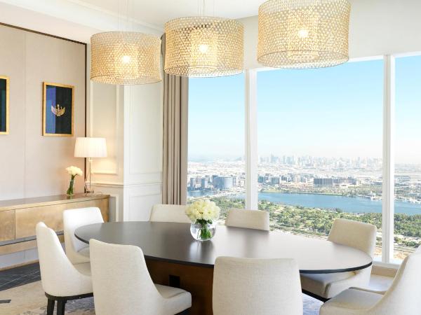 Sofitel Dubai The Obelisk : photo 3 de la chambre suite présidentielle 2 chambres avec accès au club millésime, salle de sport privée et terrasse