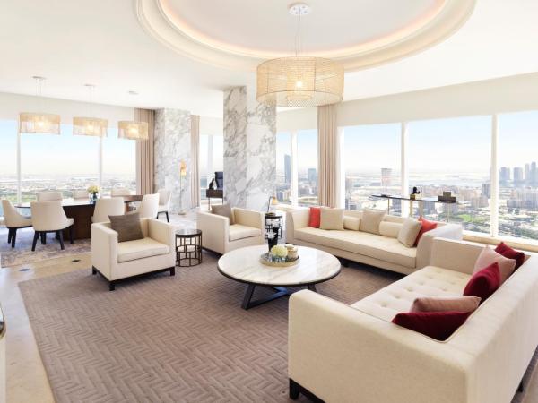 Sofitel Dubai The Obelisk : photo 6 de la chambre suite présidentielle 2 chambres avec accès au club millésime, salle de sport privée et terrasse