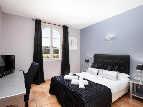 Hôtel La Bastide Saint Martin : photo 6 de la chambre chambre quadruple avec baignoire
