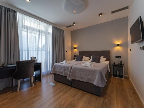 Sky & Sun Luxury Rooms with private parking in the garage : photo 2 de la chambre chambre lits jumeaux