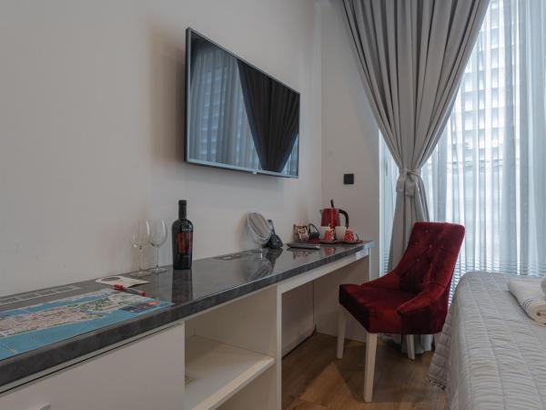 Sky & Sun Luxury Rooms with private parking in the garage : photo 5 de la chambre chambre double