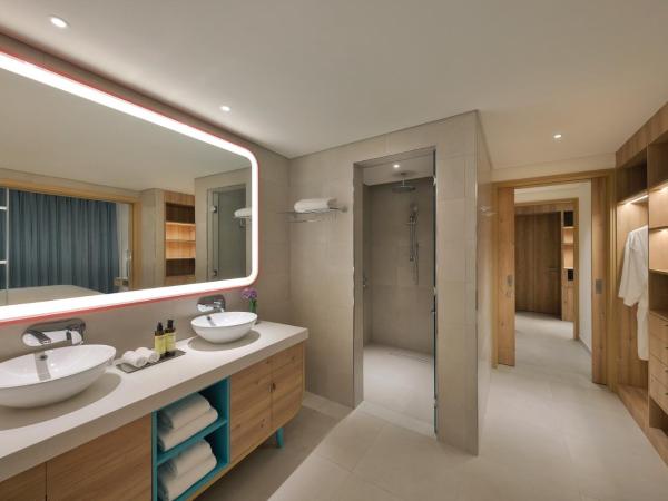 NH Collection Dubai The Palm : photo 6 de la chambre suite club 1 chambre - vue sur mer