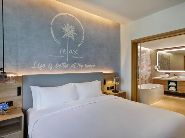 NH Collection Dubai The Palm : photo 4 de la chambre suite club 1 chambre - vue sur mer