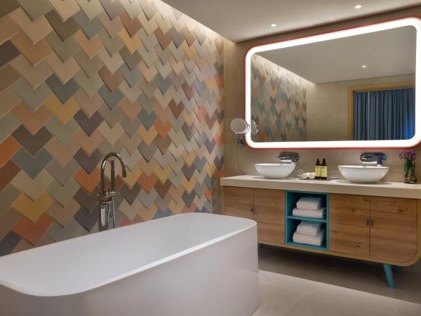 NH Collection Dubai The Palm : photo 5 de la chambre suite club 1 chambre - vue sur mer