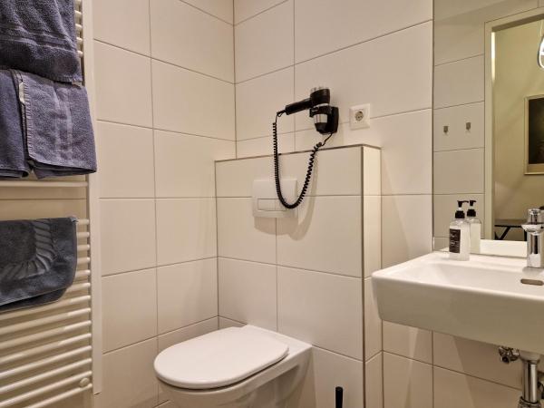 Pension Mozart - Newly Renovated : photo 4 de la chambre suite junior avec vue sur la ville