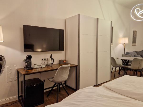 Pension Mozart - Newly Renovated : photo 6 de la chambre suite junior avec vue sur la ville