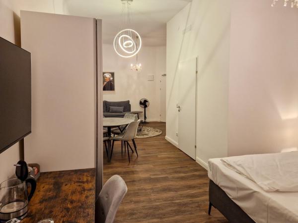 Pension Mozart - Newly Renovated : photo 7 de la chambre suite junior avec vue sur la ville