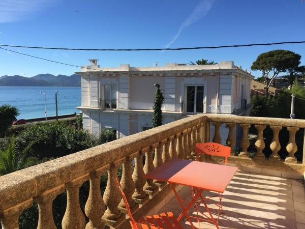 Villa Tricia Cannes : photo 5 de la chambre chambre double supérieure avec balcon - vue directe sur mer