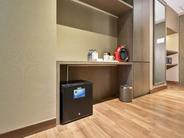 Ashley Wahid Hasyim Jakarta : photo 9 de la chambre chambre lit queen-size - ashley