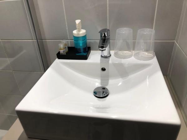 Hôtel Saint Roch Montpellier Centre : photo 5 de la chambre grande chambre double avec balcon