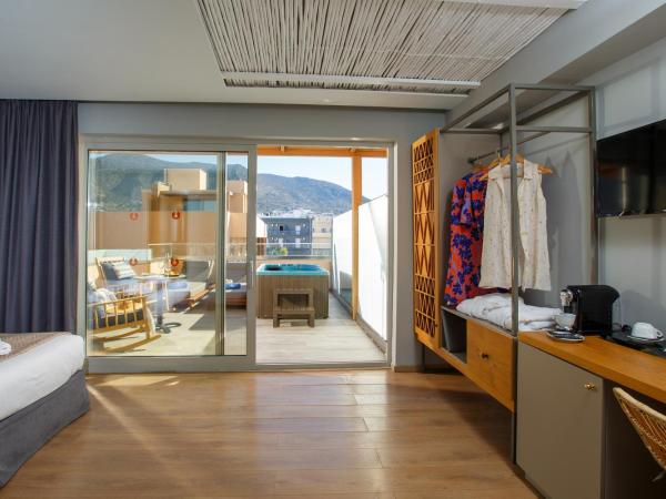 Palmera Beach Hotel & Spa - Adults Only : photo 7 de la chambre chambre deluxe avec jacuzzi extérieur - vue sur ville