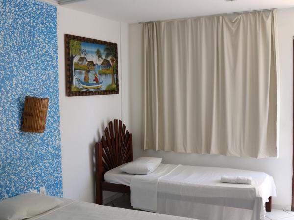 Pousada Ponta Negra : photo 2 de la chambre chambre triple confort avec douche