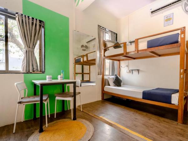 Locomo Mumbai - Stay Work Eat : photo 1 de la chambre lit dans dortoir pour femmes de 6 lits