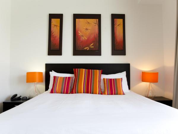 Cairns Private Apartments : photo 2 de la chambre chambre double ou lits jumeaux - vue sur port