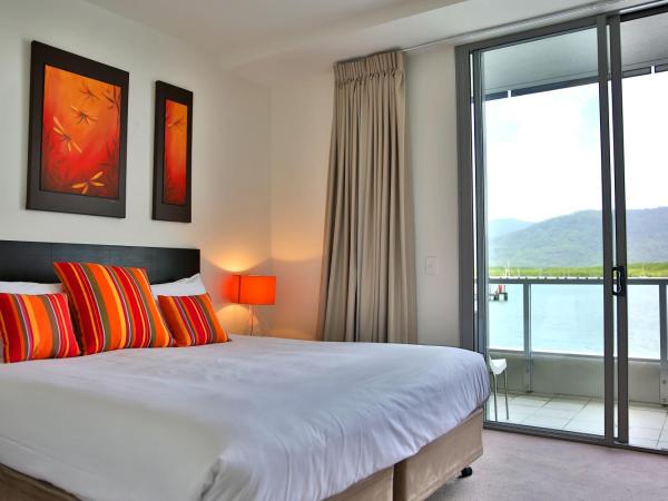 Cairns Private Apartments : photo 6 de la chambre chambre double ou lits jumeaux - vue sur port