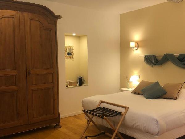 Château le Bouïs : photo 2 de la chambre chambre double