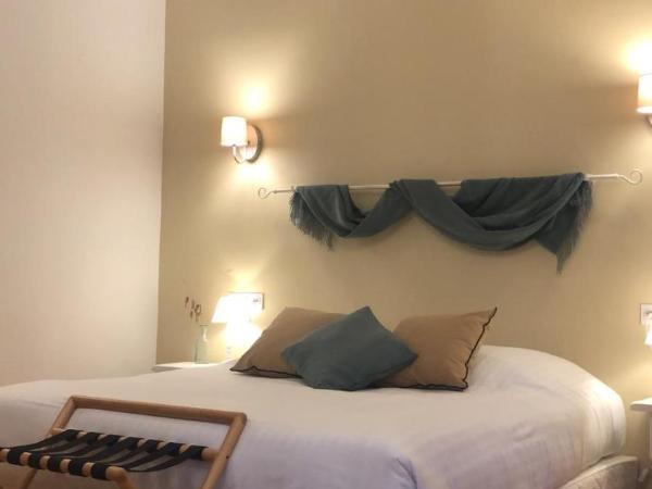 Château le Bouïs : photo 3 de la chambre chambre double