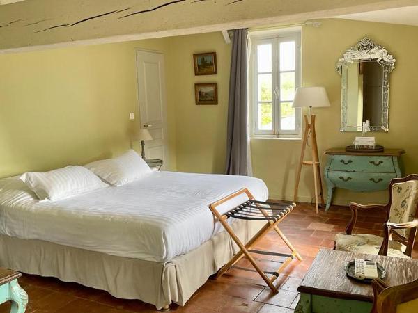 Château le Bouïs : photo 3 de la chambre chambre double ou lits jumeaux de luxe - vue sur parc