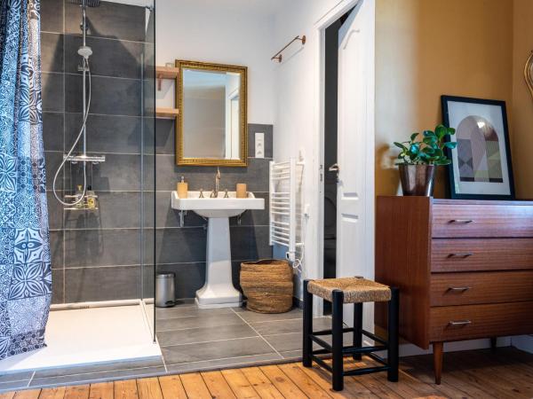 La Villégiature : photo 8 de la chambre chambre double avec salle de bains privative