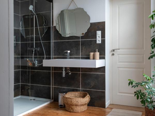 La Villégiature : photo 3 de la chambre chambre familiale avec salle de bains privative