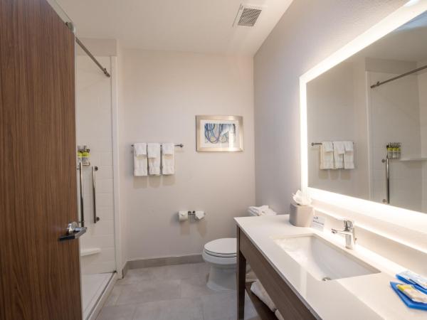 Holiday Inn Express & Suites - Houston Westchase - Westheimer, an IHG Hotel : photo 1 de la chambre chambre lit king-size standard