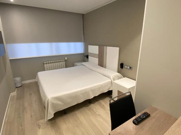 Hotel Escuela Madrid : photo 7 de la chambre chambre double ou lits jumeaux