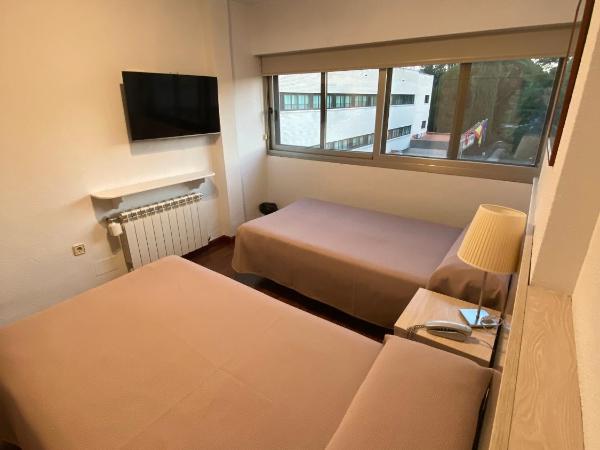 Hotel Escuela Madrid : photo 9 de la chambre chambre double ou lits jumeaux