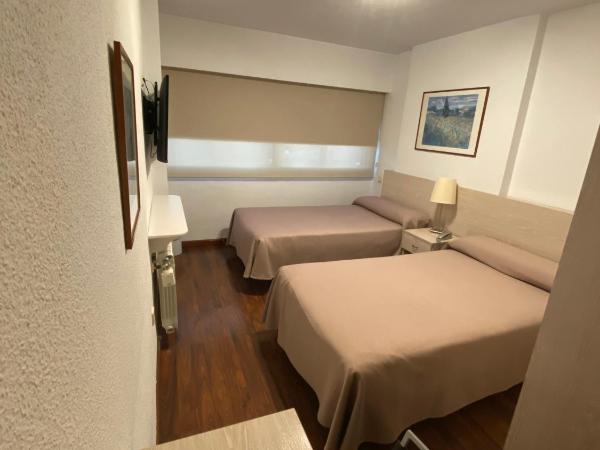 Hotel Escuela Madrid : photo 10 de la chambre chambre double ou lits jumeaux