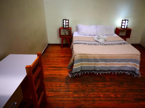 06 Central Hostel Buenos Aires : photo 2 de la chambre chambre double avec salle de bains privative