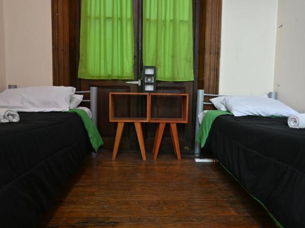 06 Central Hostel Buenos Aires : photo 3 de la chambre chambre double avec salle de bains commune