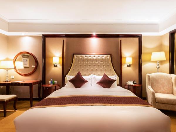 NH Shenyang Yuhong : photo 4 de la chambre suite de luxe avec vue sur lac