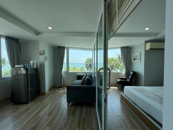 The Beach Front Resort, Pattaya : photo 3 de la chambre suite familiale - vue sur mer