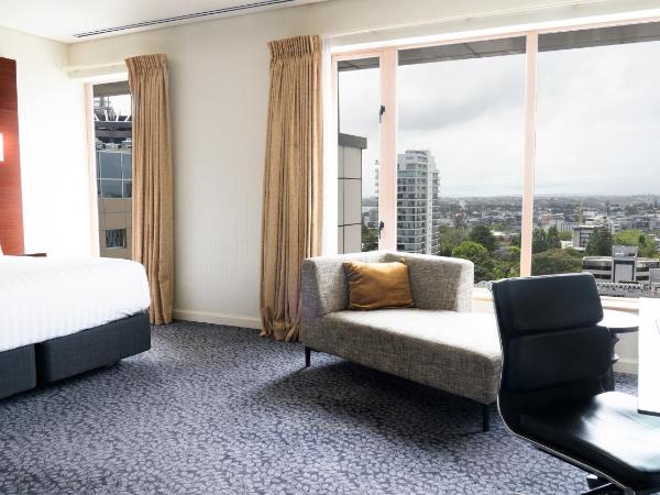 Crowne Plaza Auckland, an IHG Hotel : photo 4 de la chambre premium king room with city high floor view and lounge access