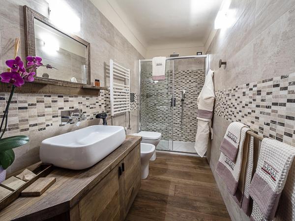 Domus Antica Aosta : photo 6 de la chambre suite supérieure avec balcon