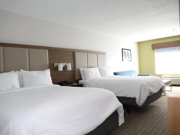 Holiday Inn Express Hotel & Suites Albuquerque Airport, an IHG Hotel : photo 1 de la chambre suite avec 2 lits queen-size et canapé-lit