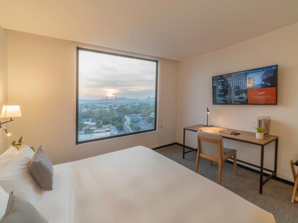 Stadía Suites Querétaro Centro Histórico : photo 7 de la chambre chambre lit king-size deluxe