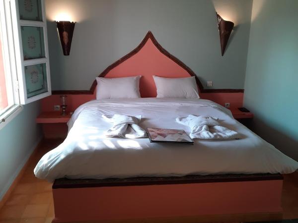 Résidence Habiba : photo 1 de la chambre chambre lits jumeaux - vue sur piscine