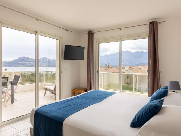 Best Western Hotel Casa Bianca : photo 2 de la chambre suite lit queen-size avec canapé-lit et terrasse - vue sur mer