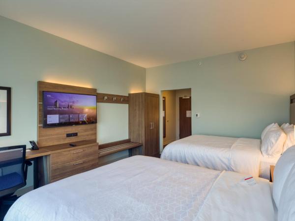 Holiday Inn Express & Suites - Charlotte - South End, an IHG Hotel : photo 1 de la chambre chambre standard 2 lits queen-size - vue sur ville