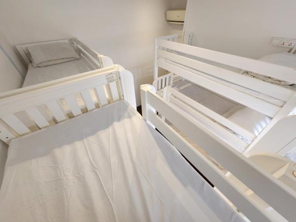 BEAT Arts Hostel at Chinatown : photo 4 de la chambre bed in triple-deck 12-bed mixed dorm