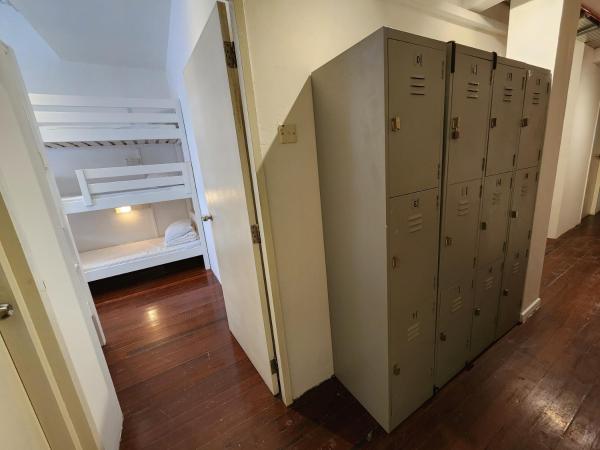 BEAT Arts Hostel at Chinatown : photo 5 de la chambre bed in triple-deck 12-bed mixed dorm